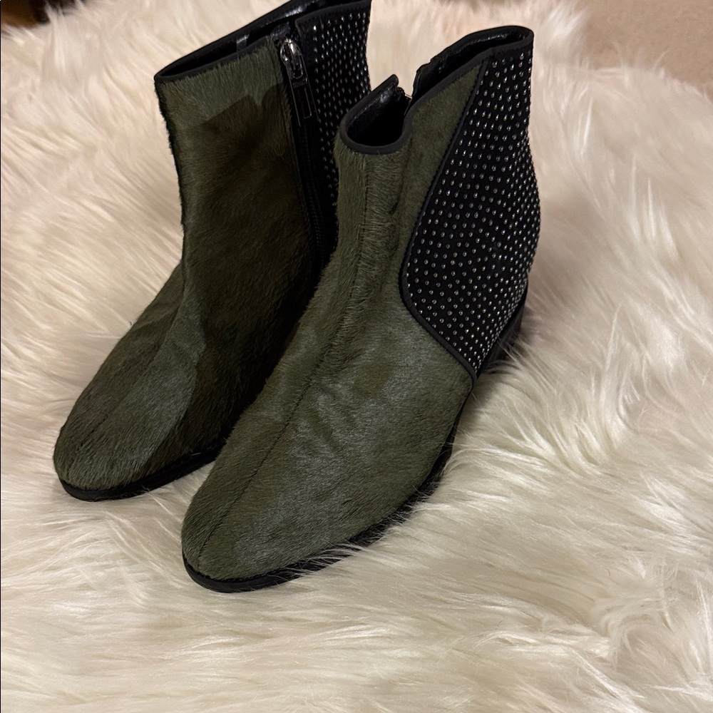 SCHUTZ Olive and Black Ankle Boots